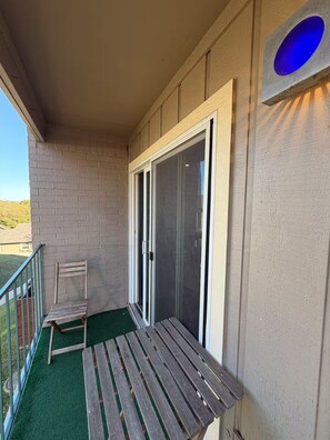 Terrace/patio - 1-bedroom studio with AC in vibrant TX (Austin)