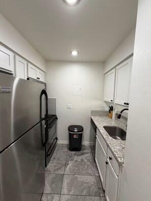 Private kitchen - 1-bedroom studio with AC in vibrant TX (Austin)