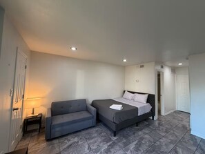 1 bedroom, iron/ironing board, WiFi, bed sheets - 1-bedroom studio with AC in vibrant TX (Austin)
