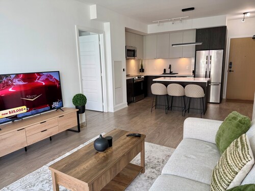 2 BR Sunseeker Condo at Prestigious Friday Harbour | 1hr from GTA