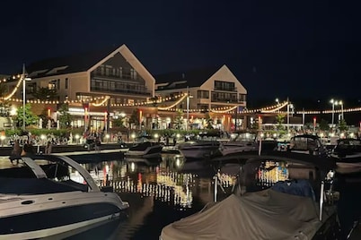 Lakeside 2 BR New Condo at Friday Harbour | 1hr from GTA