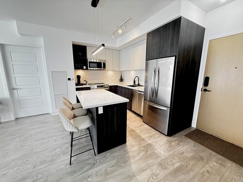 Friday Harbour Resort 2 BR Sunseeker Condo | 1hr from GTA