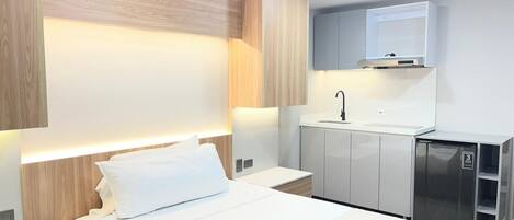 1 habitación, tabla de planchar con plancha, wifi gratis y ropa de cama