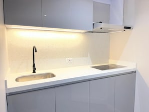 Mikrobølgeovn, kokeplater og miljøvennlige rengjøringsmidler