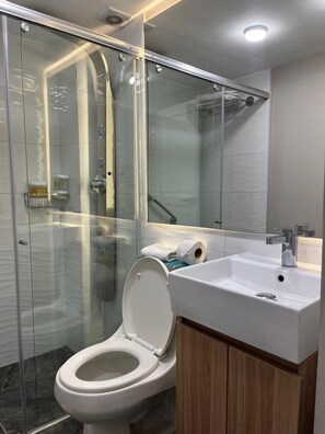 Shower, hair dryer, towels, soap - Modern loft City Bog Usaquén (Bogotá)