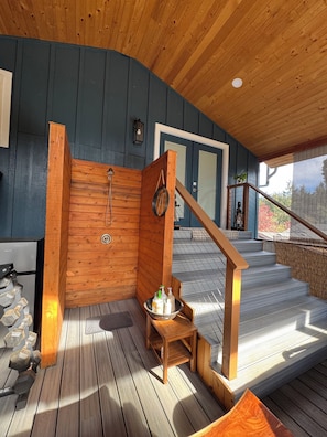 Interior - Spacious 5-bedroom house in beautiful Eugene, AC, hot tub, sauna, large backyard (Eugene)