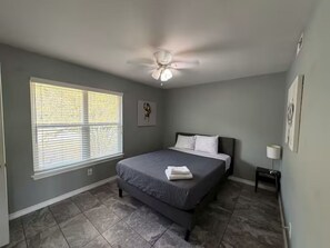1 bedroom, iron/ironing board, WiFi, bed sheets - Perfect studio with AC in welcoming TX-3 (Austin)