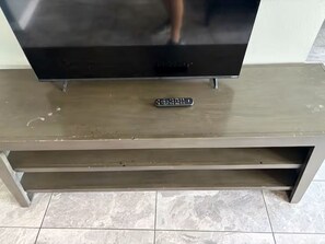 Television - Perfect studio with AC in welcoming TX-3 (Austin)
