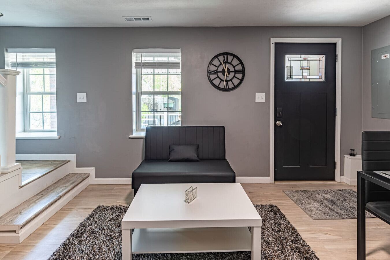 Spacious Home With Porch Sleeps 6 Near Pitt & Upmc - Pittsburgh, PA