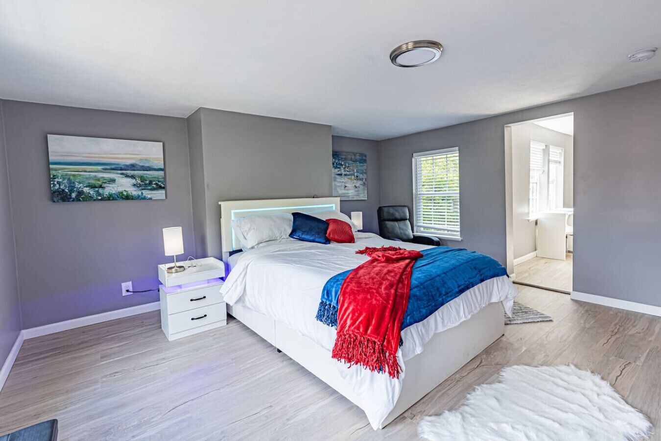 2 bedrooms, desk, iron/ironing board, WiFi