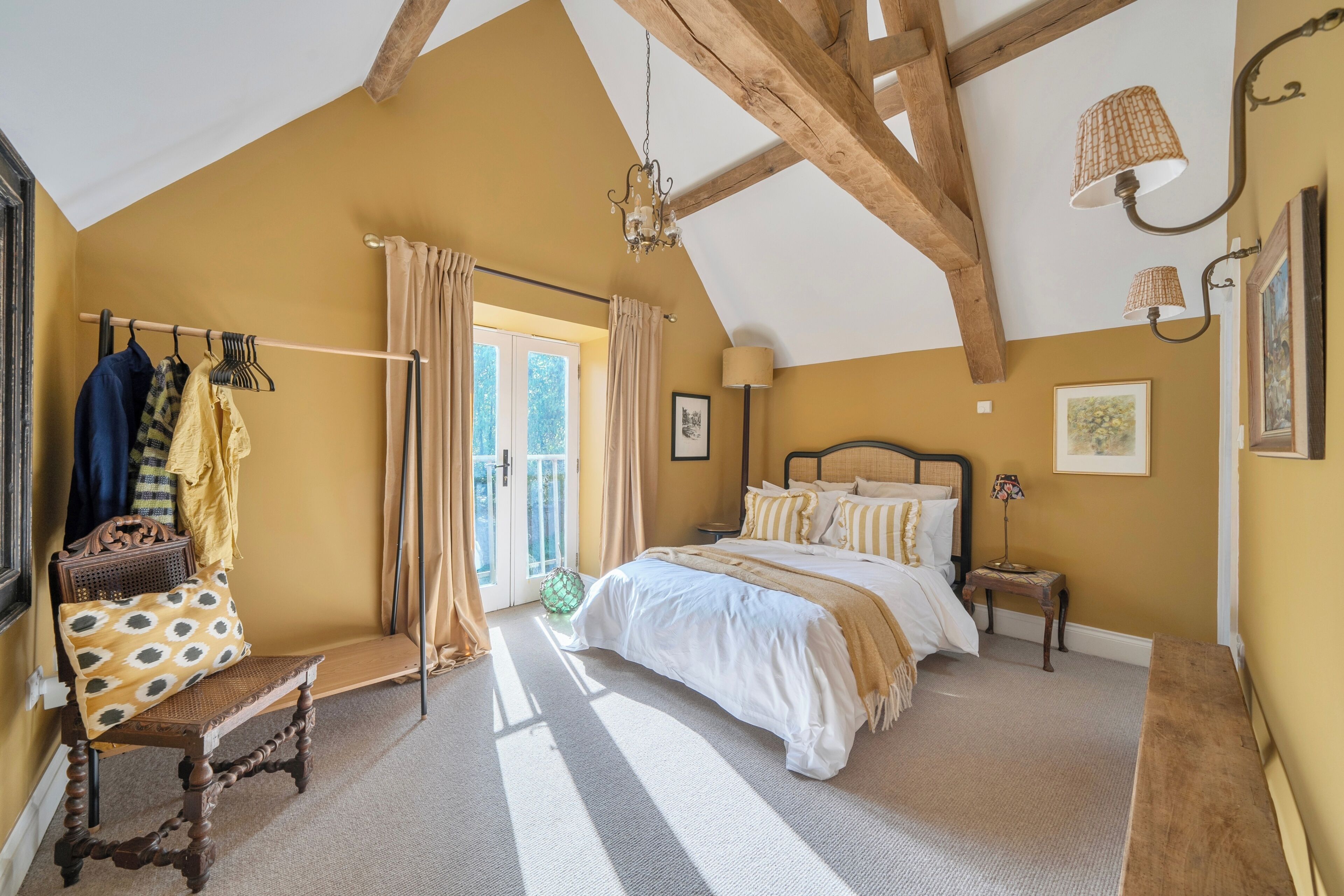 6 bedrooms, iron/ironing board, free WiFi, bed sheets