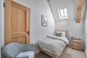 6 bedrooms, iron/ironing board, free WiFi, bed sheets - 6bed Somerset Country Escape- Walk, Relax, Explore (Shepton Mallet)