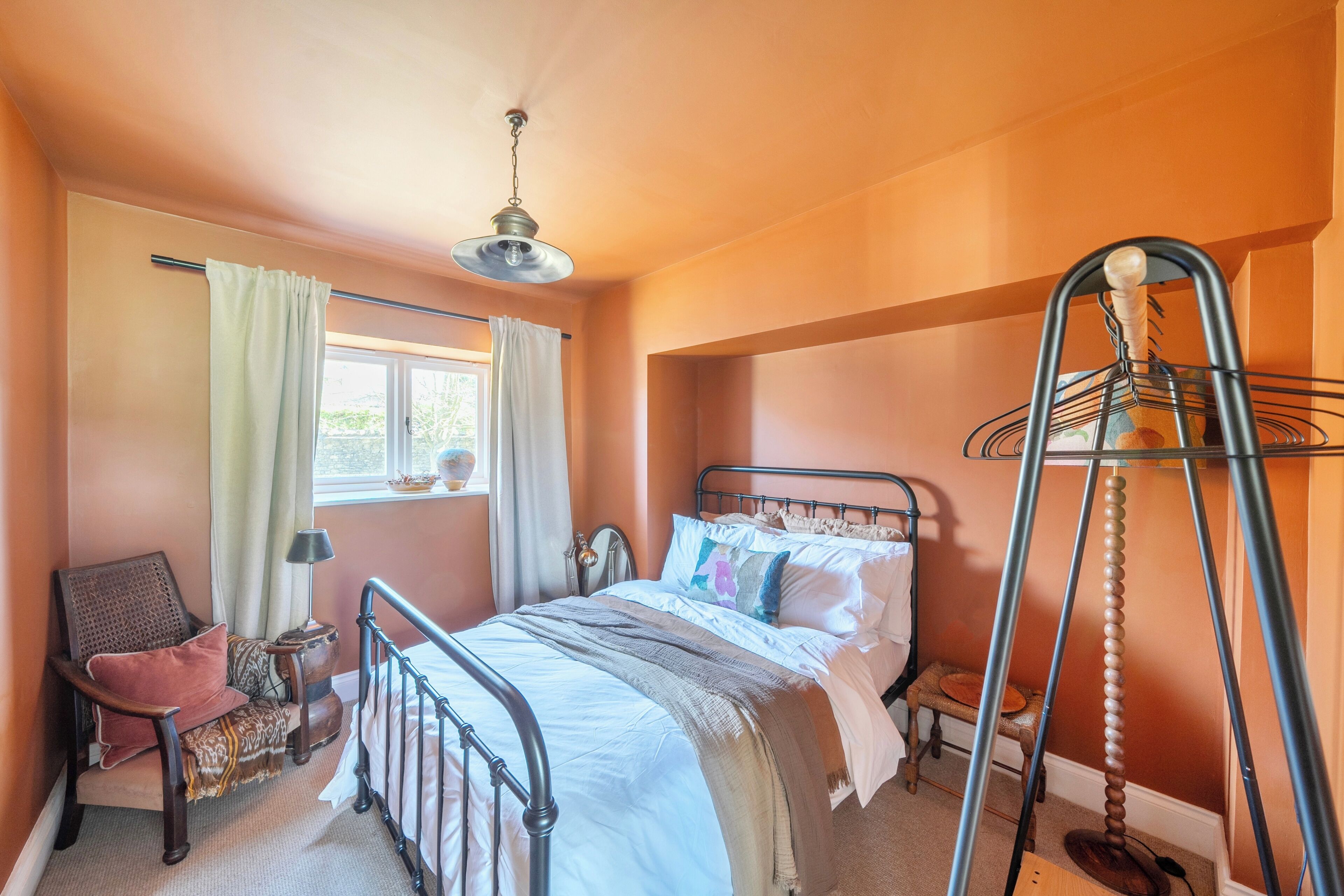 6 bedrooms, iron/ironing board, free WiFi, bed sheets