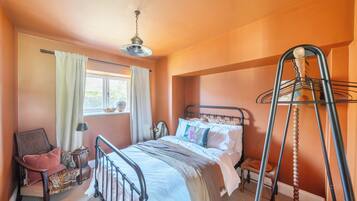 6 bedrooms, iron/ironing board, free WiFi, bed sheets
