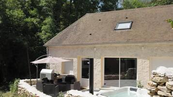 Bain à remous extérieur