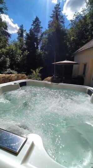 Baignoire à remous extérieure