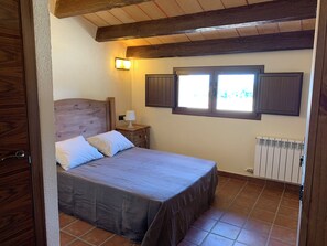 9 habitaciones, tabla de planchar con plancha y cuna de viaje 