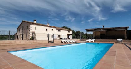 Fantastic complete house "Mas Serra" for 20-28 persons