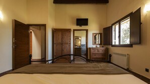 Room - Fantastic complete house "Mas Serra" for 20-28 persons (Fornells de la Selva)