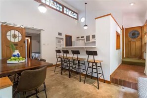 Dining - 1-bedroom studio in TX with AC (Austin)