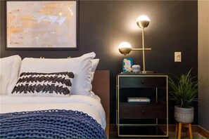 1 bedroom, iron/ironing board, WiFi, bed sheets - 1-bedroom studio in TX with AC (Austin)