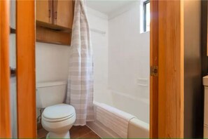 Bathroom - 1-bedroom studio in TX with AC (Austin)