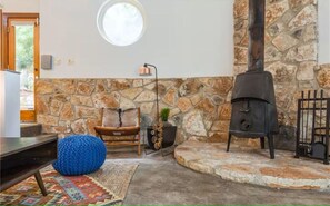 Interior - 1-bedroom studio in TX with AC (Austin)