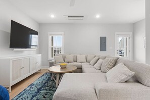 TV - The Harbour Club | Marina · Harbor Views · 4-Story Beaufort (Beaufort)