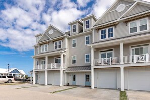 Exterior - The Harbour Club | Marina · Harbor Views · 4-Story Beaufort (Beaufort)