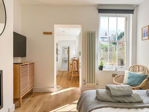 Camellia Studio | City Centre | Private Parking