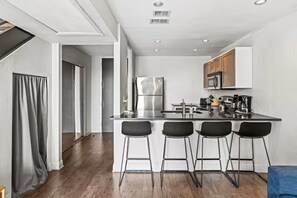 Private kitchen - 1-bedroom apartment with AC in vibrant TX (Austin)