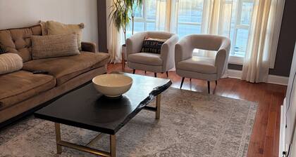 Stylish Turnkey Living Just bring your suitcase.