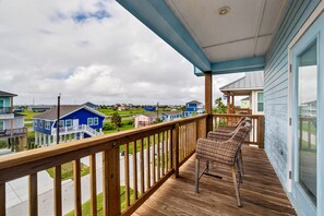 Property grounds - Steps to the Beach, Stunning Sunrises and Sunsets! (Galveston)
