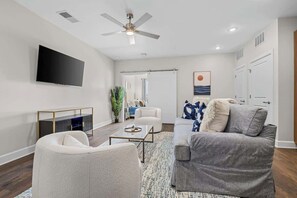 TV - Chic 1BR | Steps from The Gulch & Broadway (Nashville)