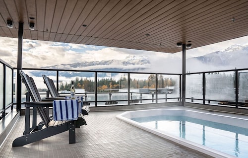 Alpine Crest -2 Bedroom Penthouse|Roof Top Hot Tub