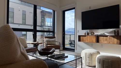 Alpine Crest -2 Bedroom Penthouse|Roof Top Hot Tub