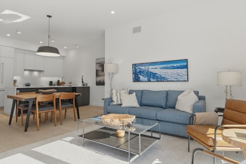 Alpine Crest -2 Bedroom Penthouse|Roof Top Hot Tub