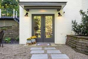 Exterior detail - Private 4-Acre Retreat! Hot Tub, Sauna! 7 Min to Zionsville Village (Zionsville)