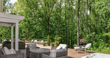 Private 4-Acre Retreat! Hot Tub, Sauna! 7 Min to Zionsville Village