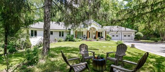 Private 4-Acre Retreat! Hot Tub, Sauna! 7 Min to Zionsville Village