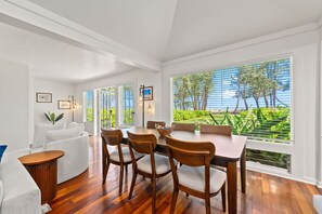 Dining - Beachfront Executive Retreat - The Waimanalo Villa (Waimanalo)