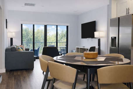Interior. Spacious 3-Bedroom Apartment w/ Beach View Balcony