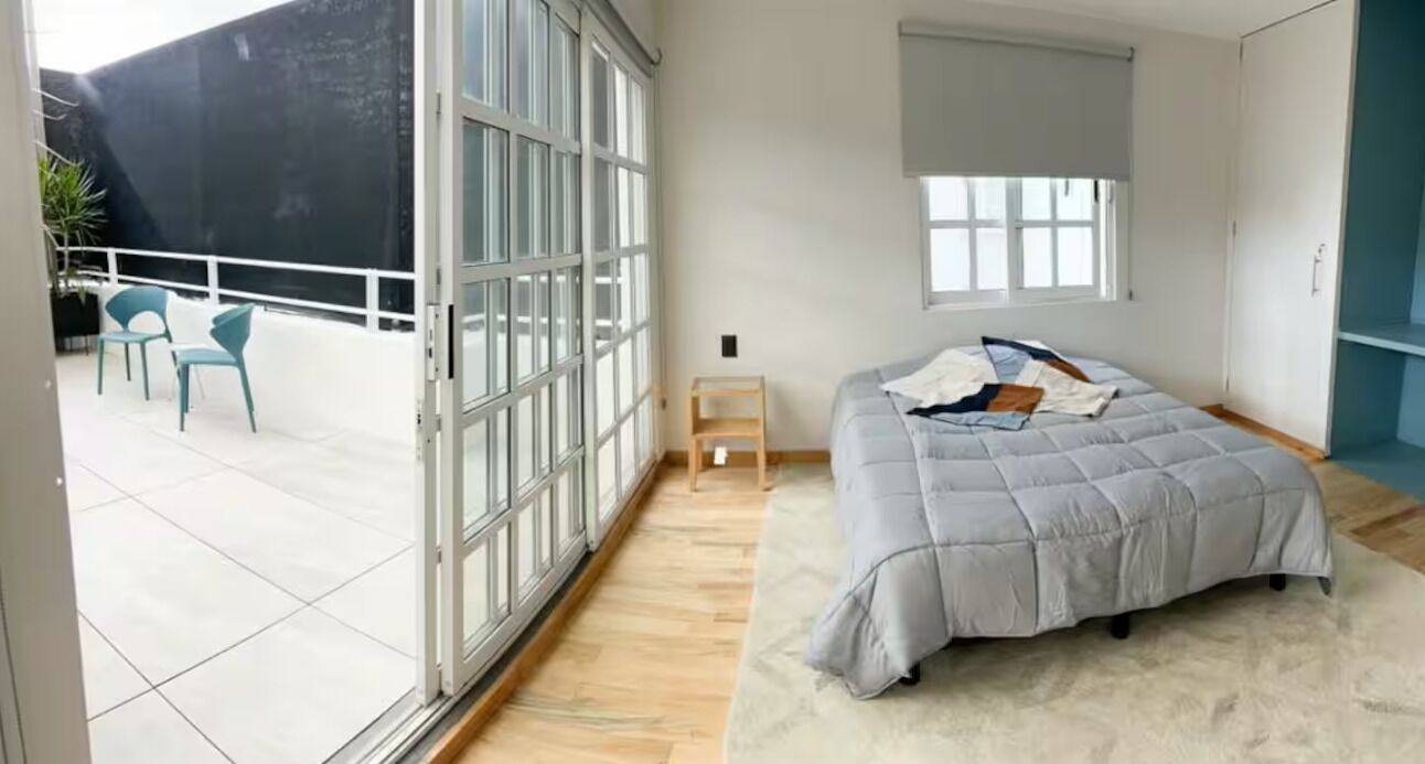 5 bedrooms, iron/ironing board, travel crib, WiFi (free)
