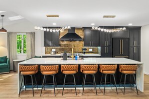 Fridge, microwave, oven, stovetop - 7BR Fully Renovated Home w/ Hot Tub, Mini Golf. Sleeps 18! (McGaheysville)