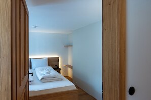 2 quartos, berço de viagem, Wi-Fi de cortesia, roupa de cama