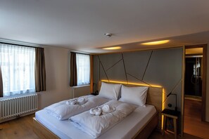 2 bedrooms, travel cot, free WiFi, bed sheets