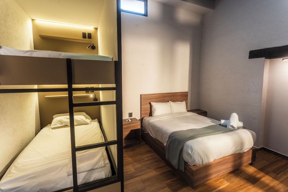 Habitación cuádruple básica, baño compartido | Wifi gratis