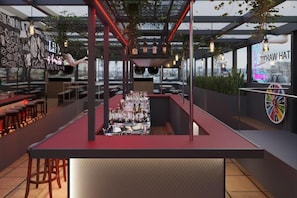 Bar (on property) - Straw Hat Hostel & RoofTop Bar CDMX (Mexico City)