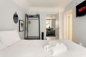 1 dormitori, planxa i posts de planxar, wifi gratuïta i roba de llit 