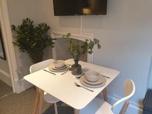 Dining - 1BR Homey Feels | Near University | ST (Oxfordshire)